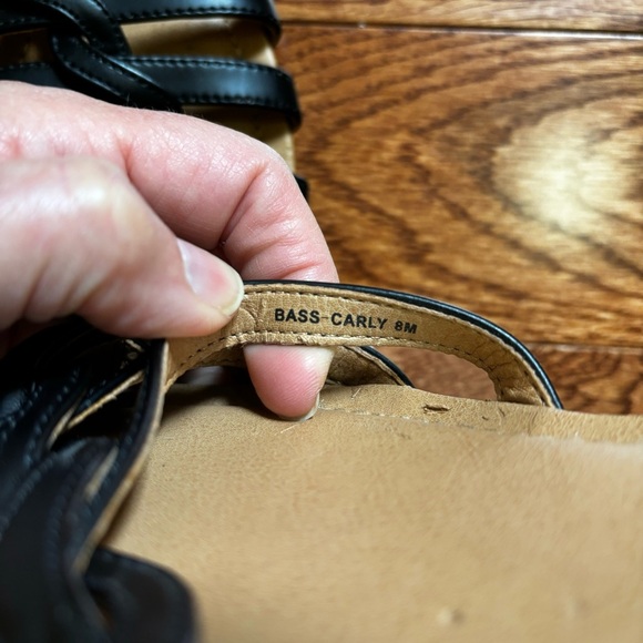 GH Bass  & Co black strappy flat sandals . - Picture 4 of 13